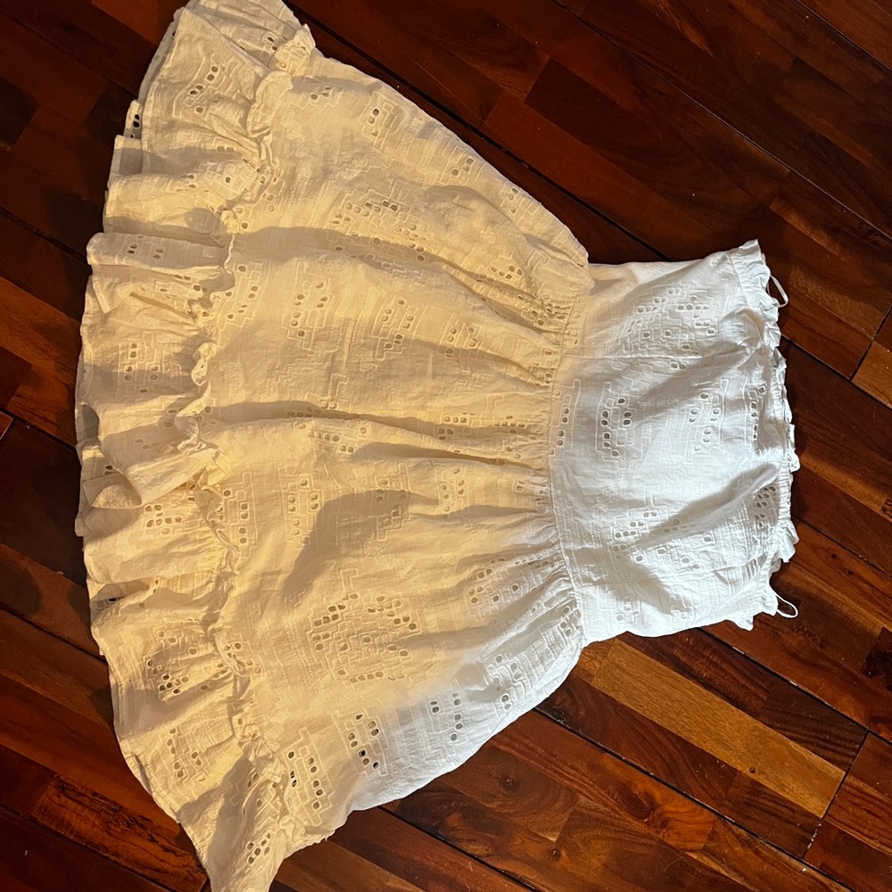 Chic Strapless White Eyelet Dress